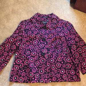 Cropped jacket, fun daisy print!